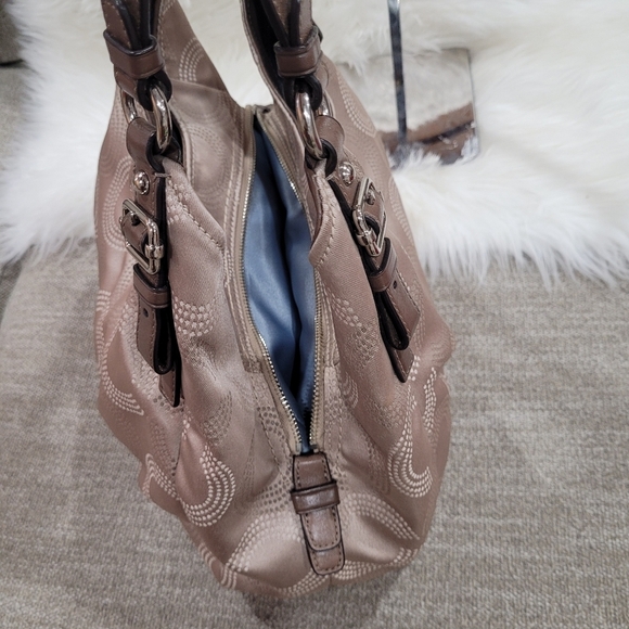 🔹️Coach 🔹️Madison Maggie Op Art Dotted Shoulder Bag - Picture 6 of 11